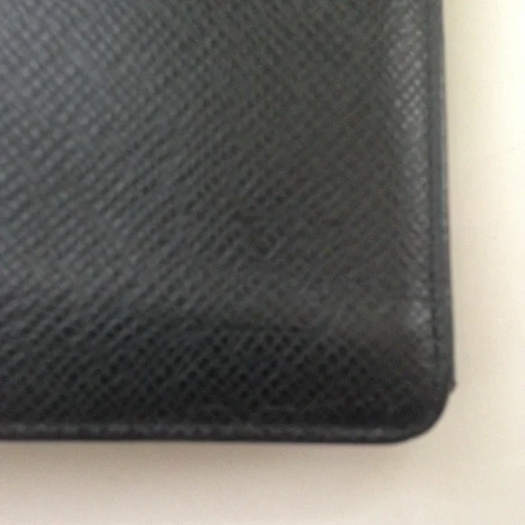 Louis Vuitton, Black Taiga Leather Zip Long Wallet - Picture 2 of 11